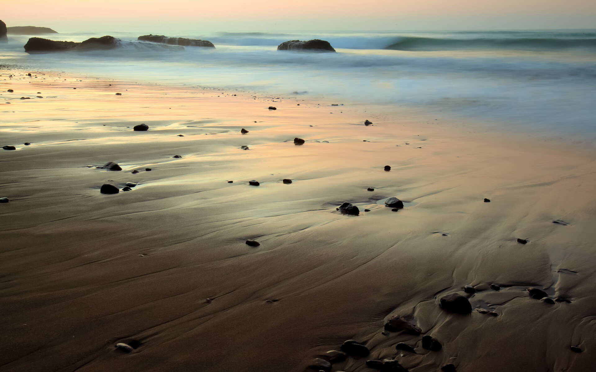 尼尔·巴特尔带领袋鼠队防线屡屡成功化解对方攻势